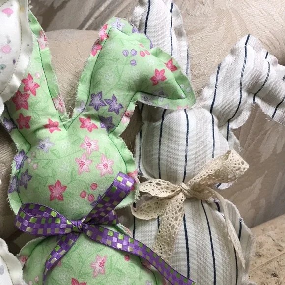 ๐๐ CLOSET CLEAR OUT ๐๐Handcrafted Farmhouse Bunnies (Set of 3) - Picture 3 of 4